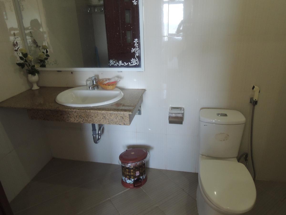 Ngan Ha Hotel Ðồng Hới Buitenkant foto