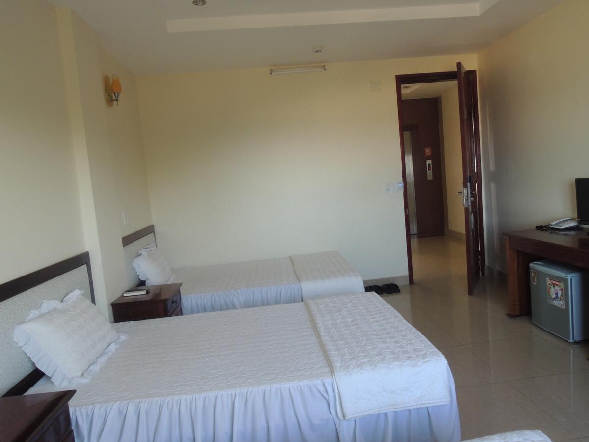 Ngan Ha Hotel Ðồng Hới Buitenkant foto