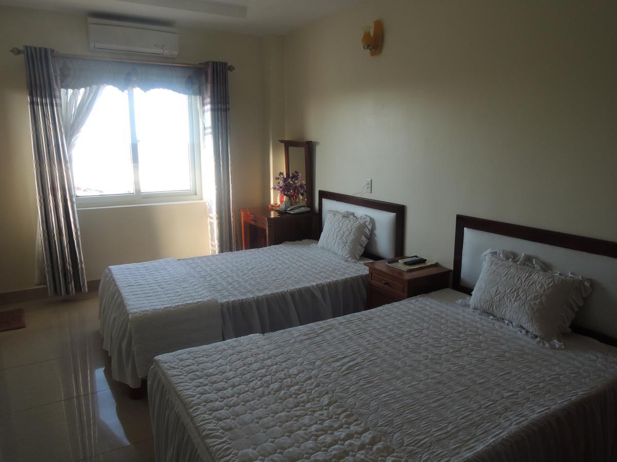 Ngan Ha Hotel Ðồng Hới Buitenkant foto