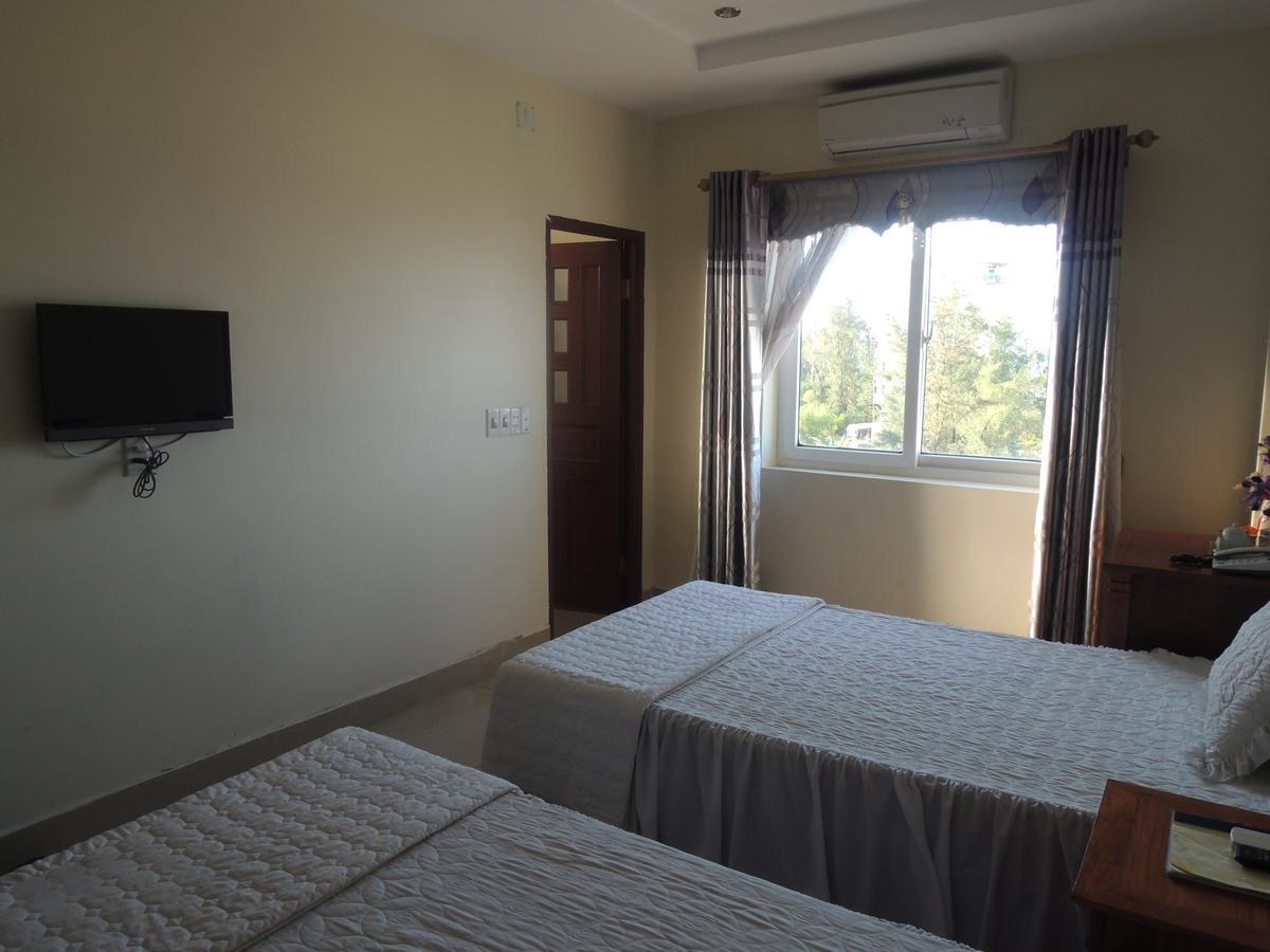 Ngan Ha Hotel Ðồng Hới Buitenkant foto