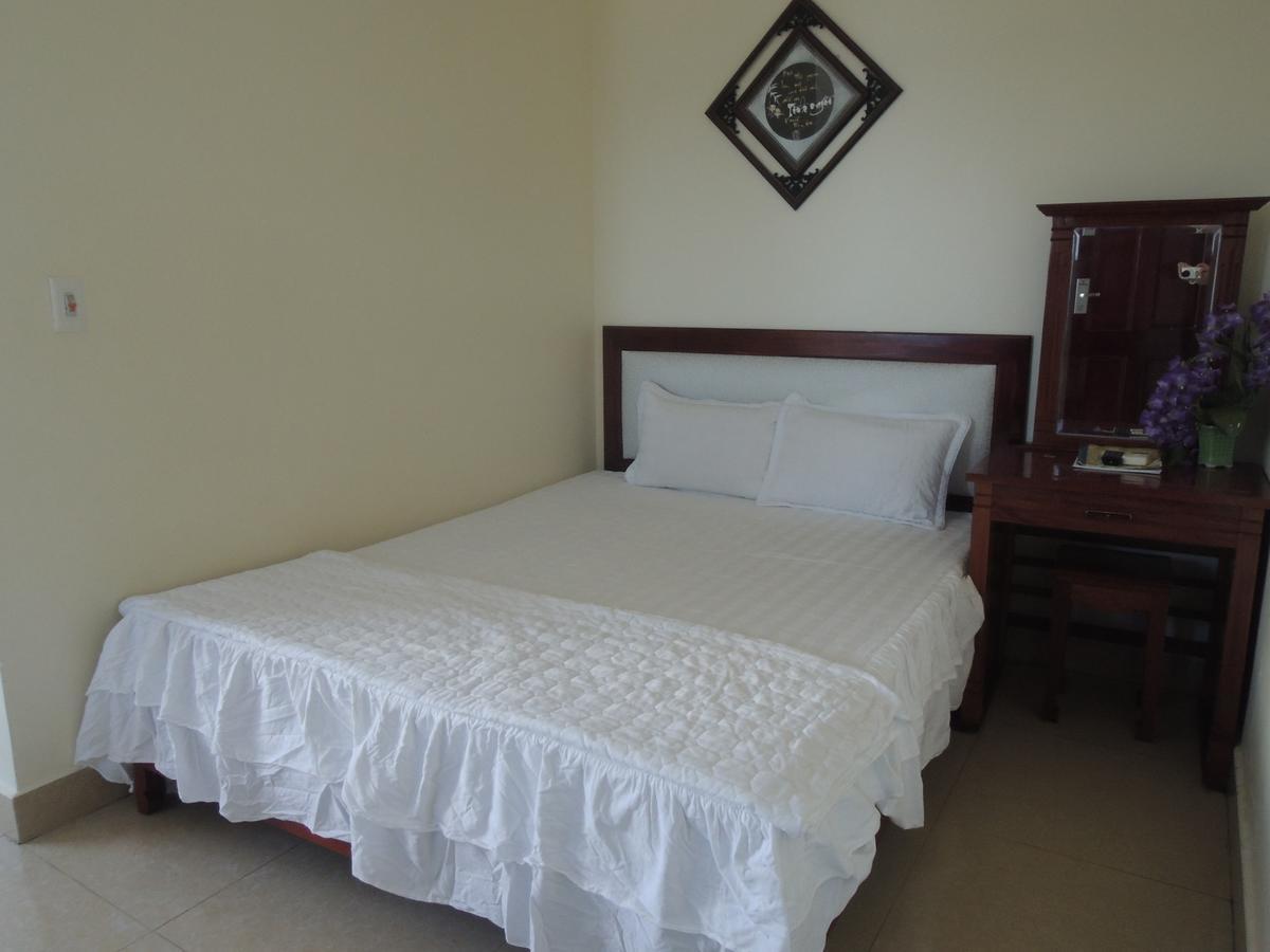 Ngan Ha Hotel Ðồng Hới Buitenkant foto
