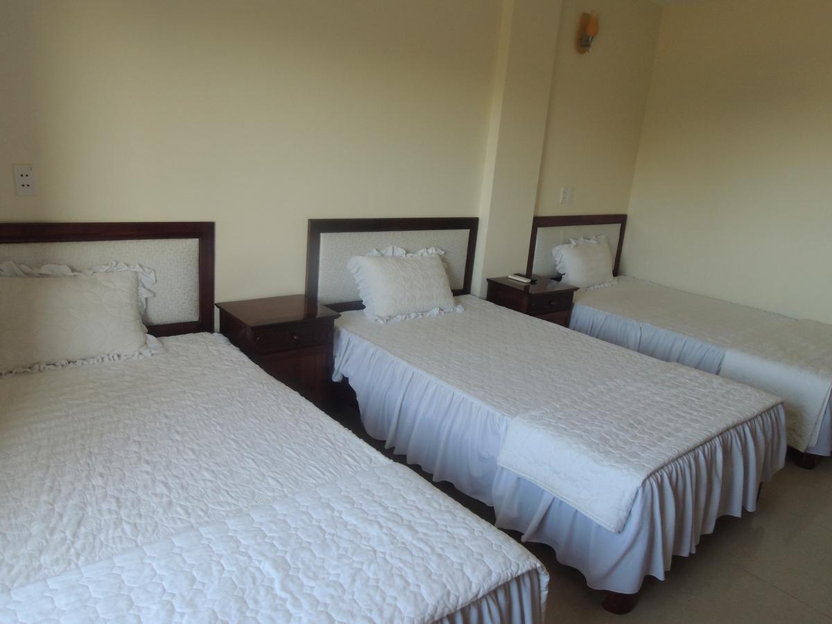 Ngan Ha Hotel Ðồng Hới Buitenkant foto