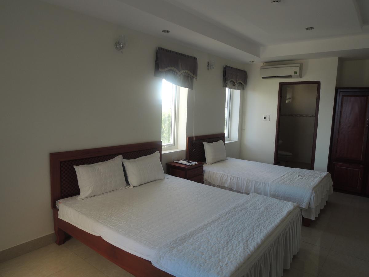 Ngan Ha Hotel Ðồng Hới Buitenkant foto