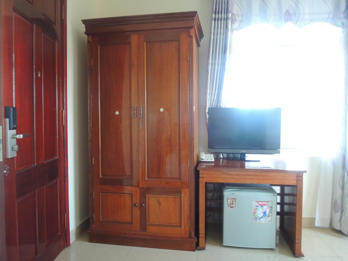Ngan Ha Hotel Ðồng Hới Buitenkant foto
