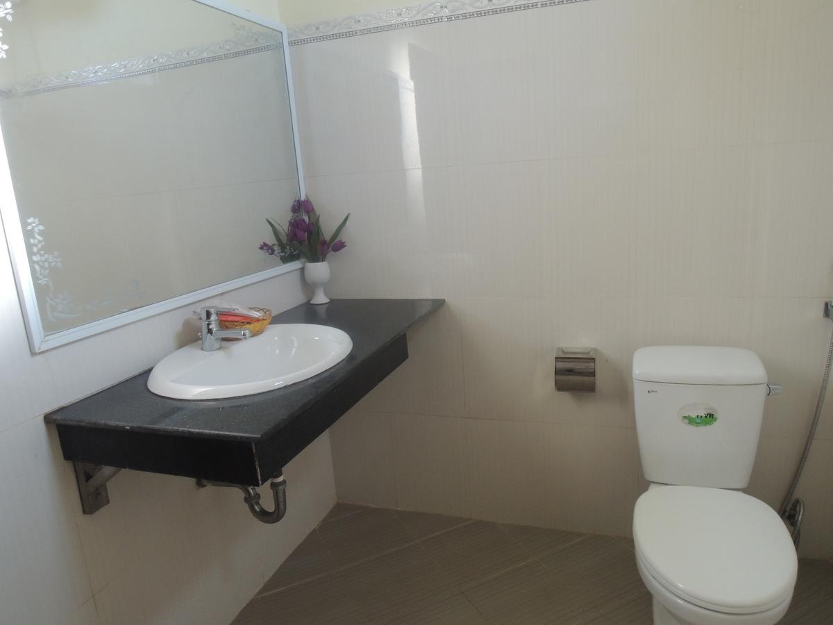 Ngan Ha Hotel Ðồng Hới Buitenkant foto