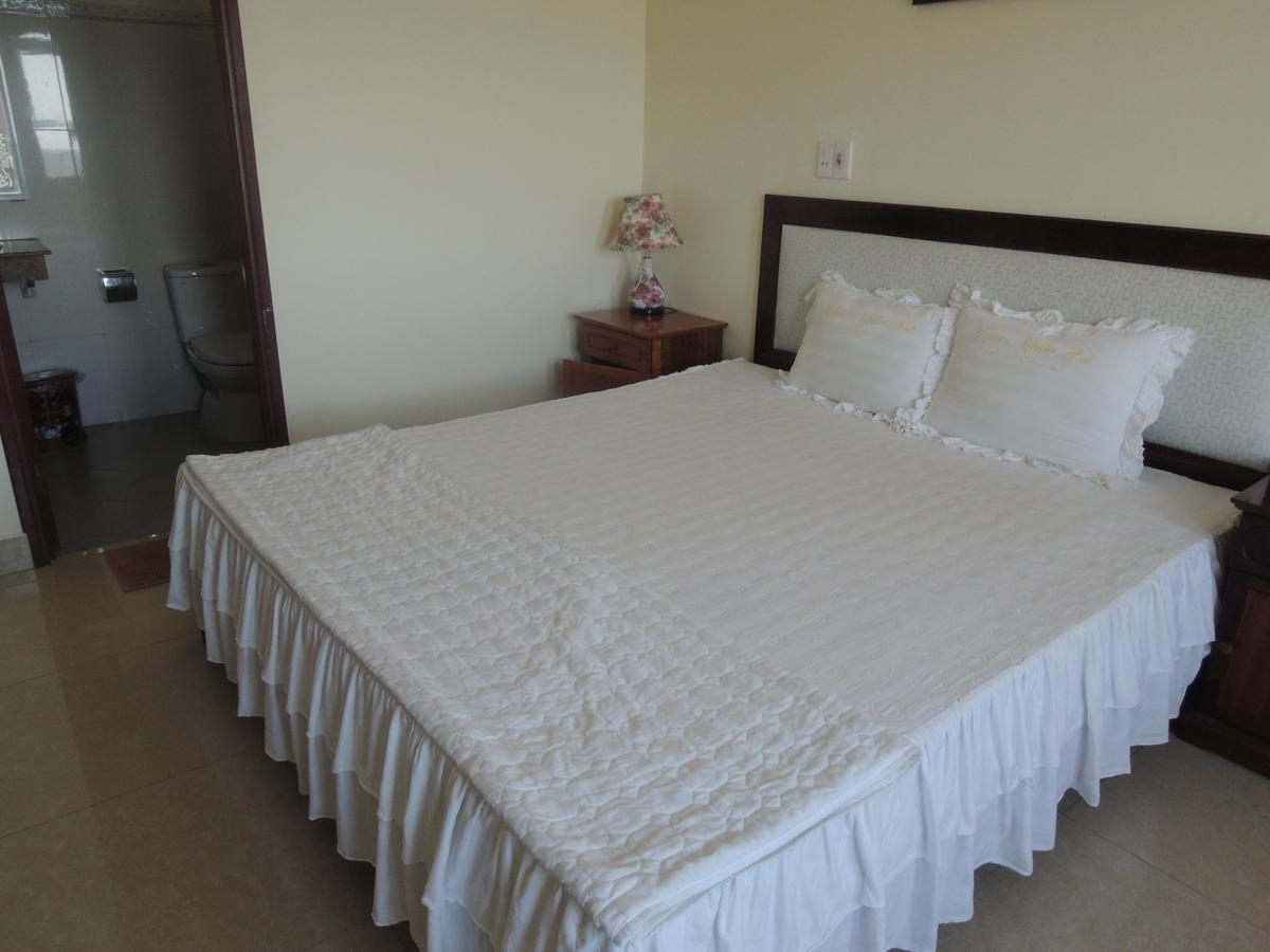 Ngan Ha Hotel Ðồng Hới Buitenkant foto